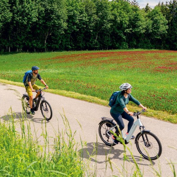 Fahrradfahrer in der Landschaft des Rottals