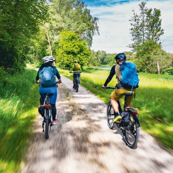 Fahrradfahrer in der Landschaft des Rottals
