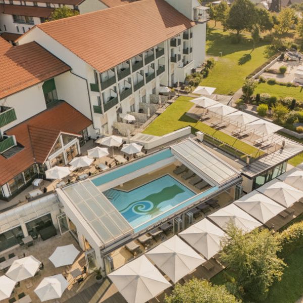 Außenansicht von oben auf das Hotel Sonnengut